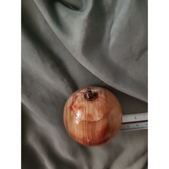 Vintage Onyx Stone Apple – Hand Carved 3" Realistic Mid-Century Home Décor - Picture 2 of 3